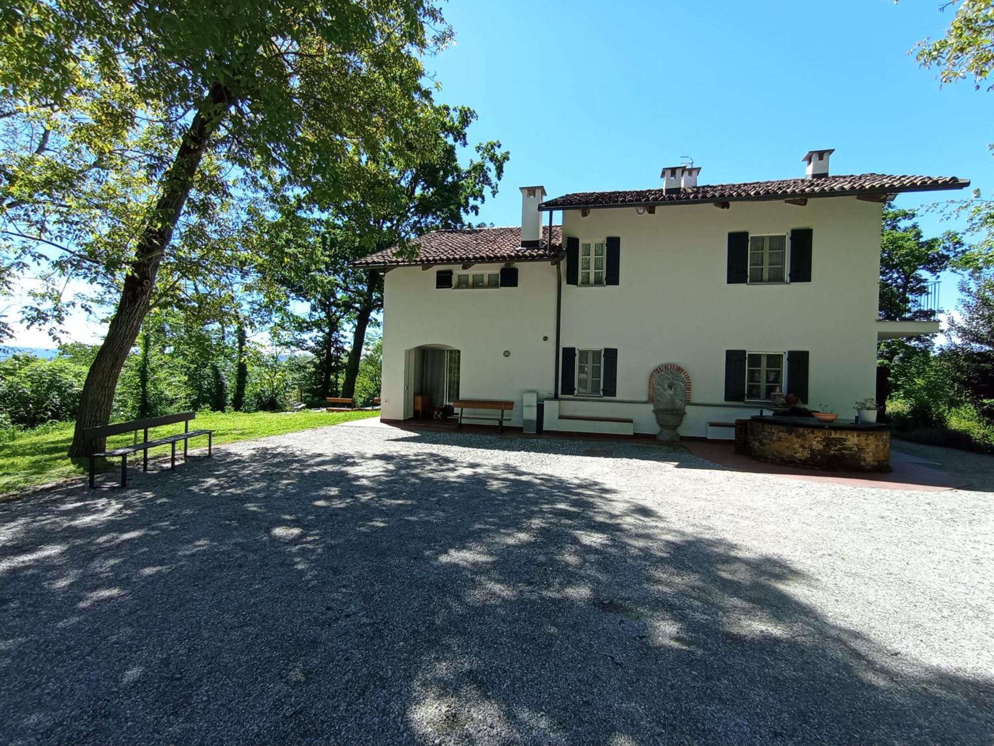 America Nei Boschi B&B Bra Exterior photo